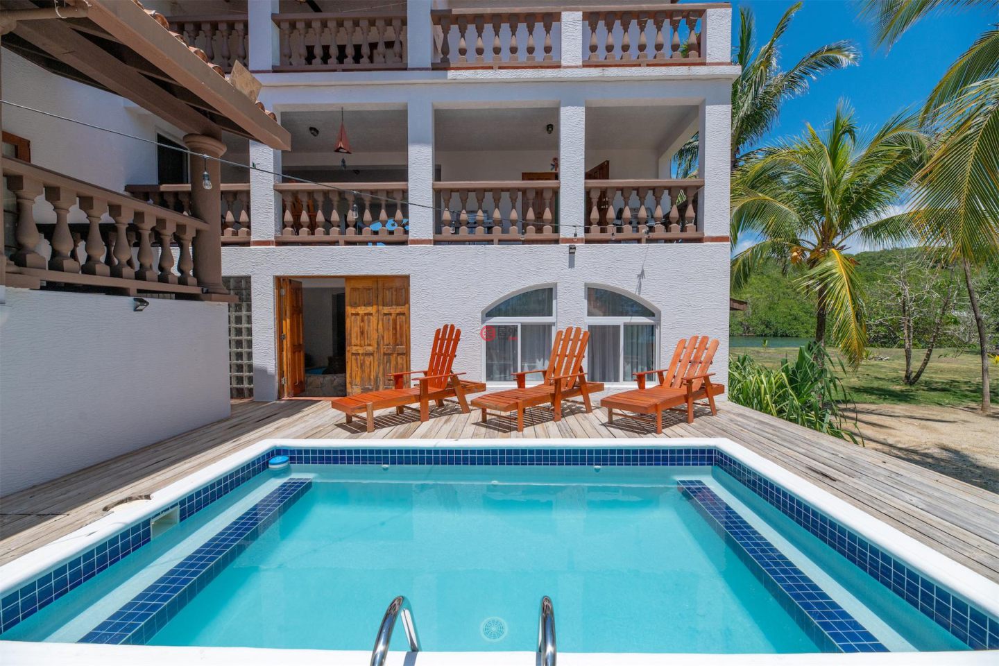 洪都拉斯海湾群岛Roatán的独栋别墅，Island House with Dock & Boats in Parrot Tree，编号77810415