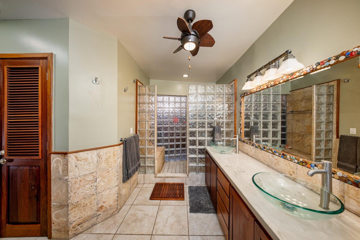 洪都拉斯海湾群岛Roatán的独栋别墅，Unique Over-The-Water Home Anthony's Key Road，编号76655198