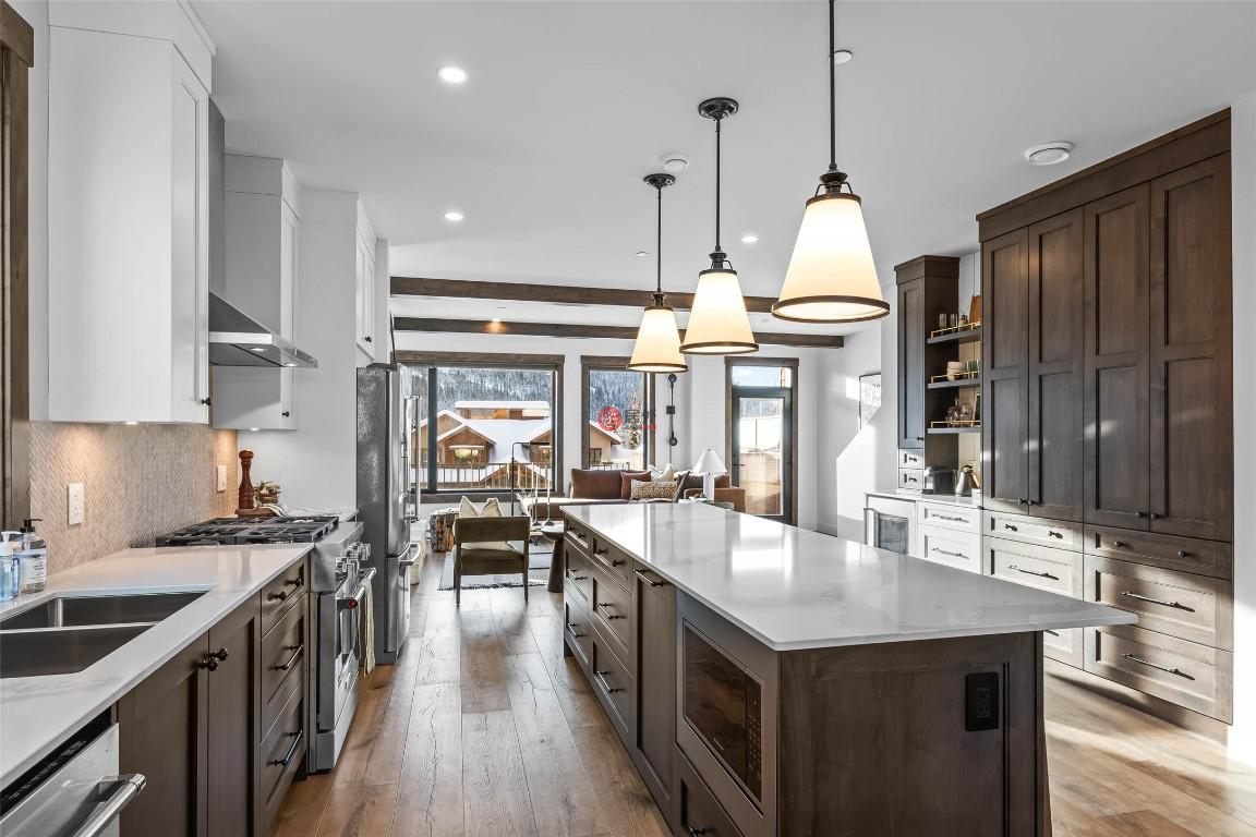 加拿大不列颠哥伦比亚省Sun Peaks的联排别墅，7000 MCGILLIVRAY LAKE，编号75521812