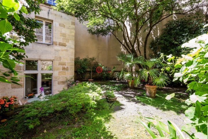 法国波尔多4卧5卫的独栋别墅