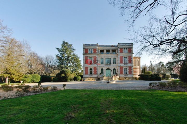 法国波尔多10卧10卫的独栋别墅